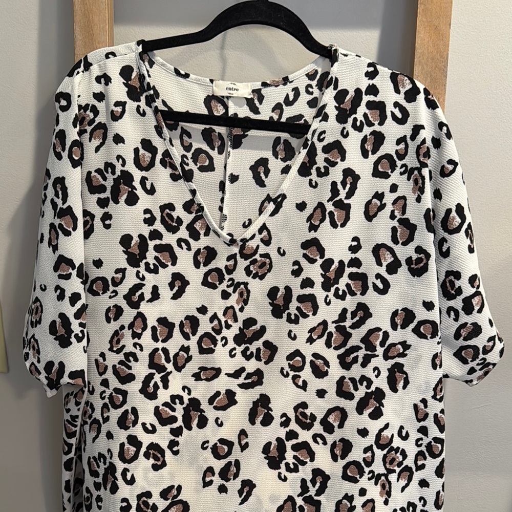 Chic Leopard Print Women's Top